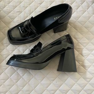 BNWOT ALOHAS Take off Heel in Black